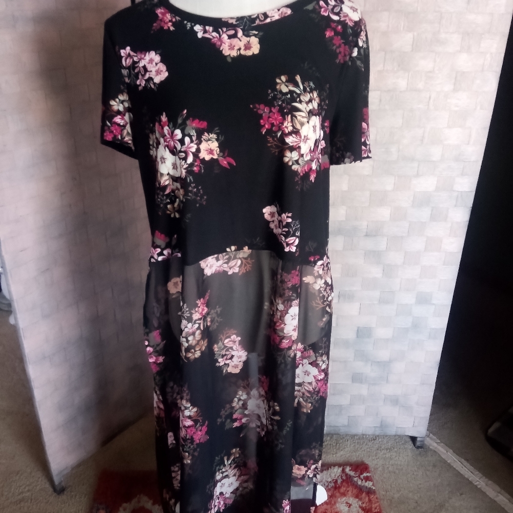 Sweet Rain Size Large Long black/floral top sheer bottom New without tags